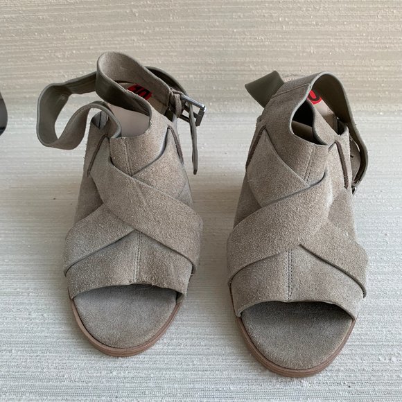 marc fisher valen sandal